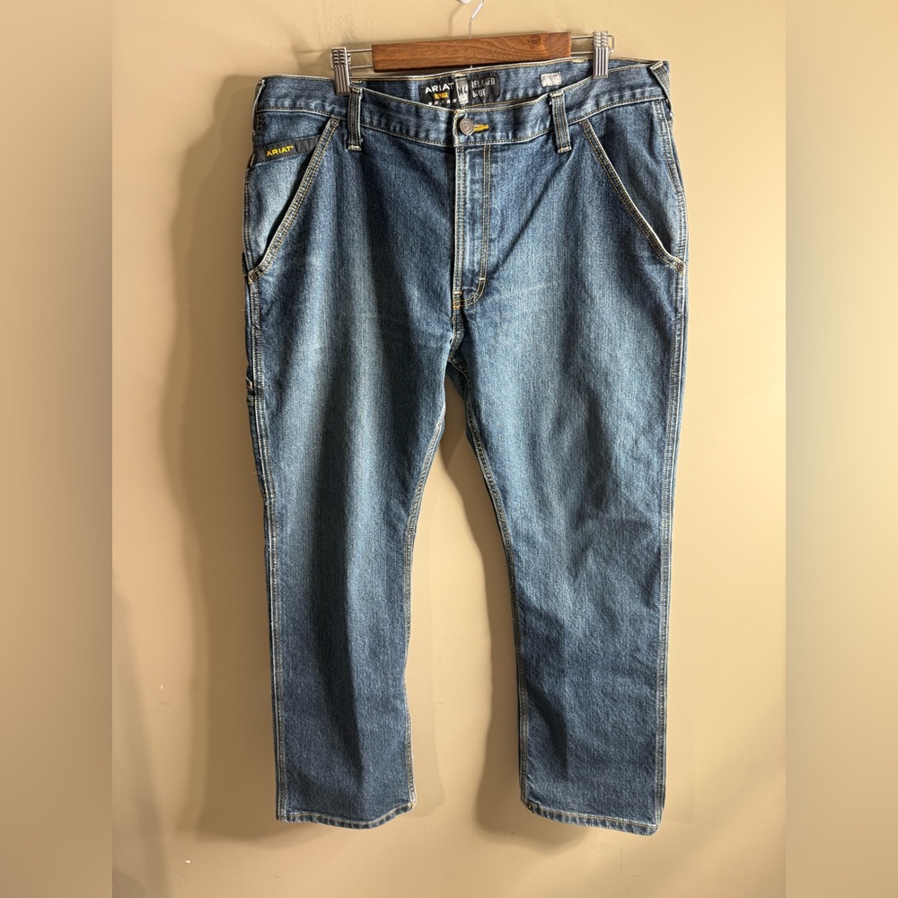 Ariat rebar Men's Medium Blue m4 relaxed boot
Jeans size 38 32